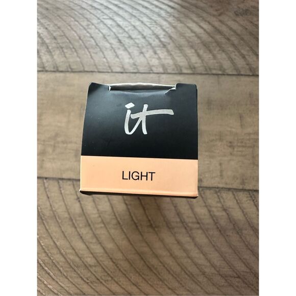 It Cosmetics It-O2 Ultra Repair Liquid Oxygen Foundation Light 30 ml New in Box - Picture 2 of 5